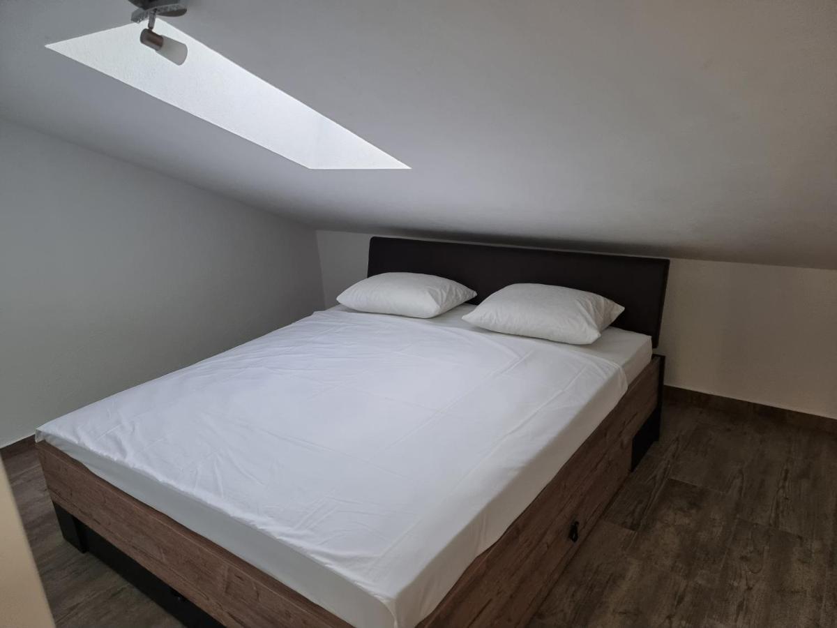 Aksa Residences Vir Exteriör bild