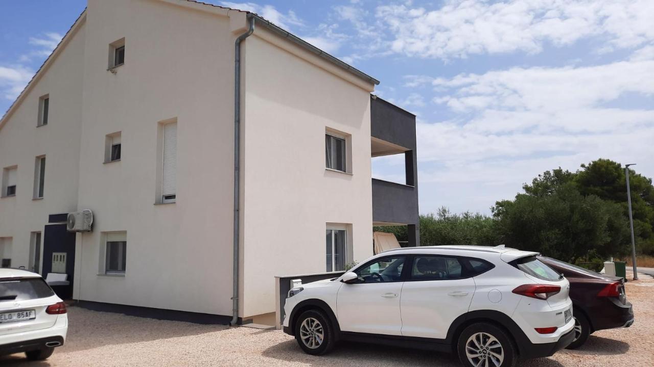 Aksa Residences Vir Exteriör bild